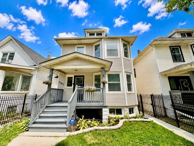 Building Photo - 2047 N Lavergne Ave Unit 1