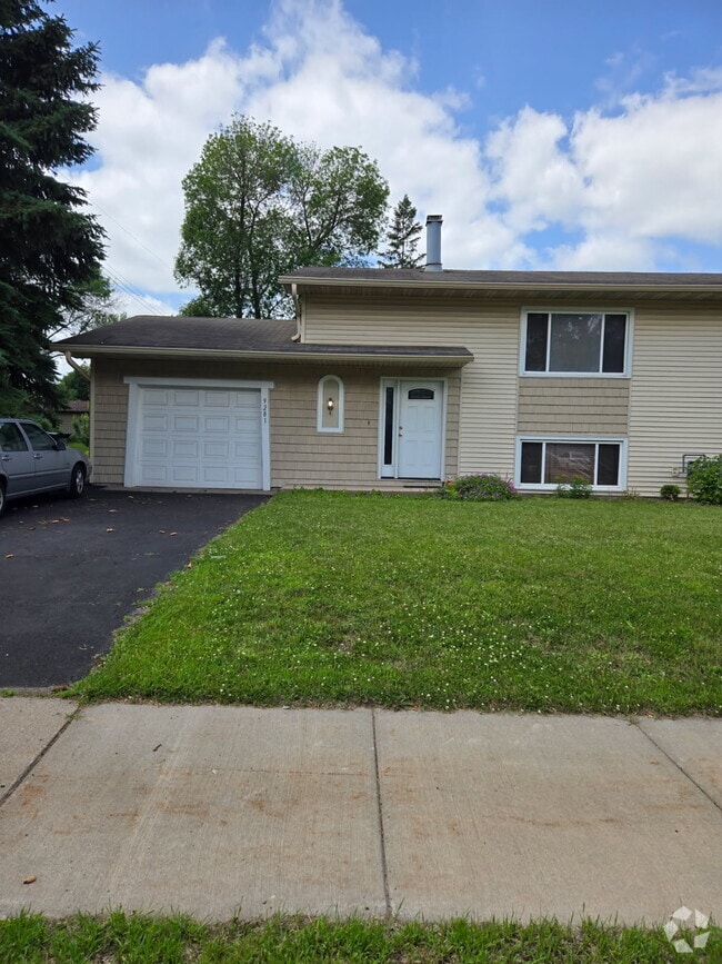 Building Photo - 9281 Forestview Ln N Rental