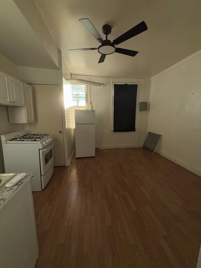 Building Photo - 292X Parkwood Ave Unit 3