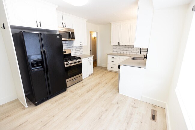 Photo - 160 Caveman Blvd