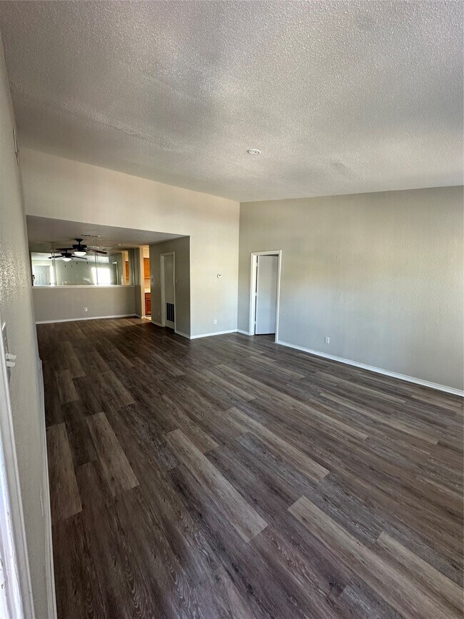 Photo - 6500 Sands Point Dr Unidad 404