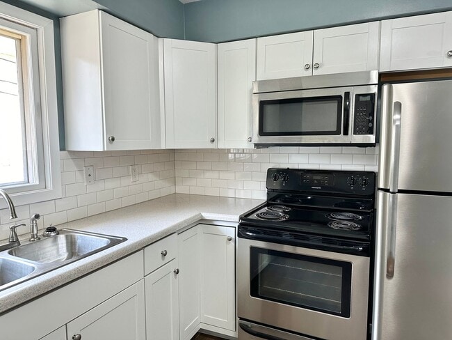 Building Photo - RADER 1321 Unit 2