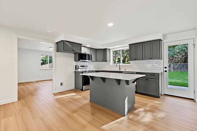 Lake Tapps living! Highly desired 3 bedroom Rambler!!