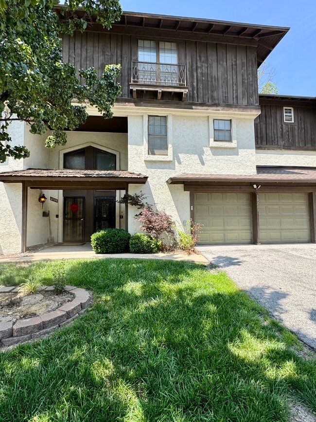 Photo - 10211 Cedarbrooke Ln Townhome
