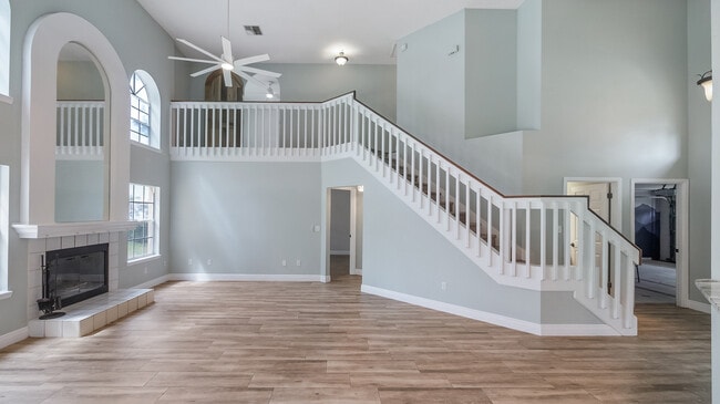 Photo - 468 Queensbridge Dr