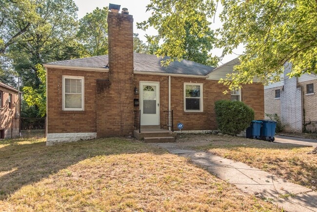 Photo - 320 Henquin Dr