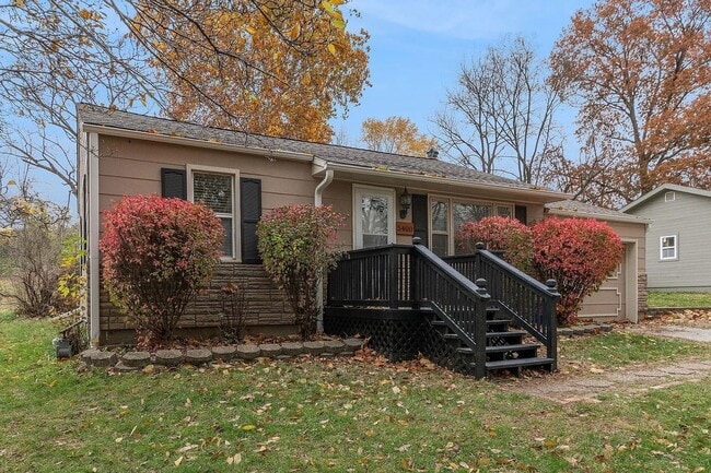 Photo - 5400 NE 49th St