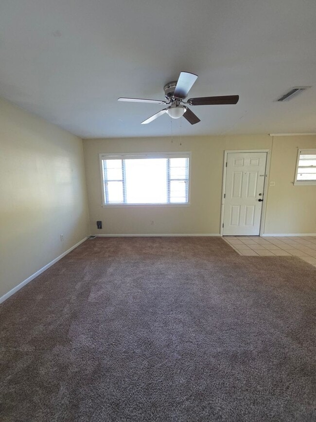Photo - 810 E J St