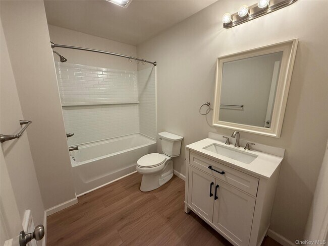 Photo - 185 Broadway Unidad 102
