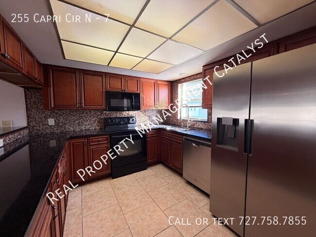 Photo - 255 Capri Cir N