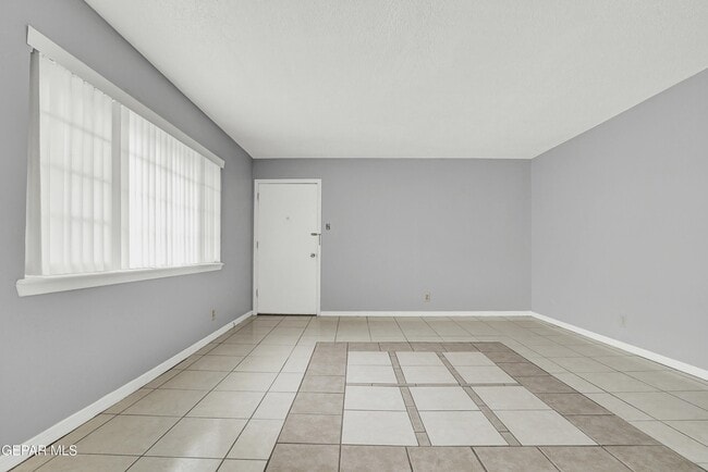 Photo - 333 Eubank Ct Unidad 10