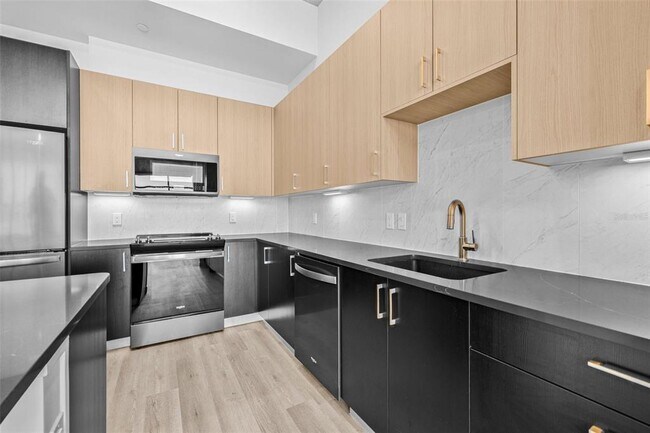 Photo - 221 Main St N Unit PH 1603