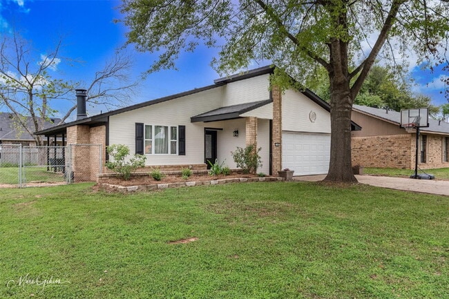 Photo - 4700 Longstreet Pl