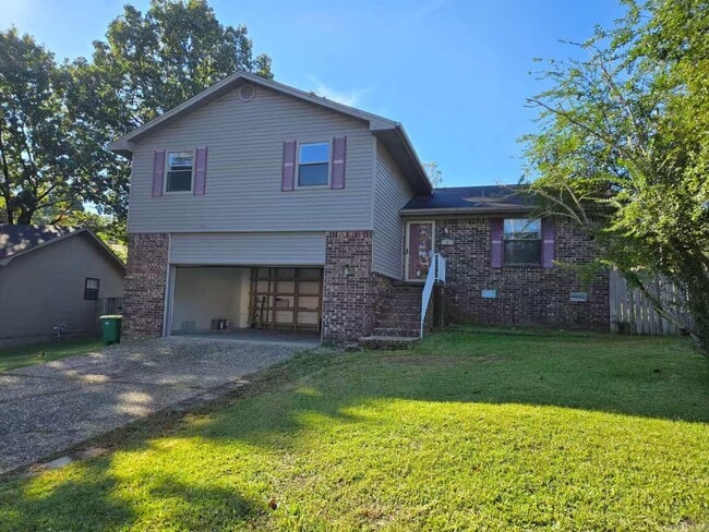 Building Photo - 3 Forest Maple Ct