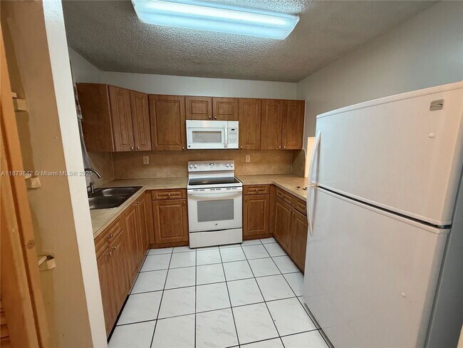 Photo - 2690 W 76th St Unidad 102