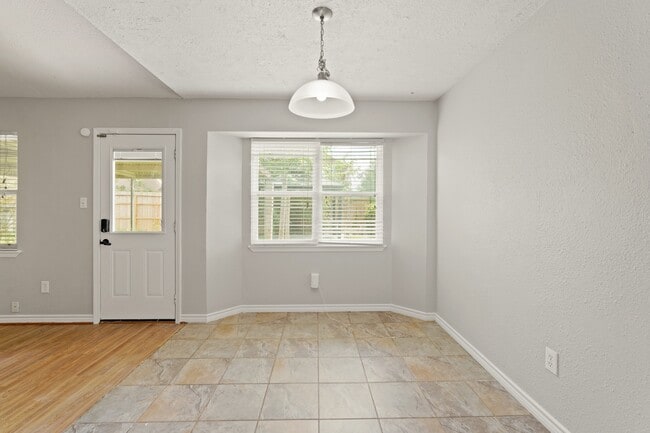 Building Photo - 5834 Fallengate Dr