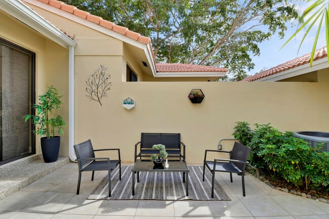 Photo - 204 Old Meadow Way