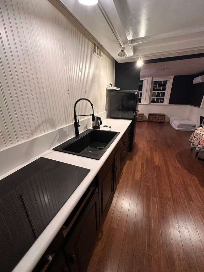 Building Photo - 1030 County Road 15 Unit Teacher's Apartment