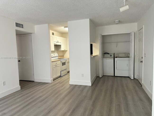 Building Photo - 4201 W McNab Rd Unit 20 Rental