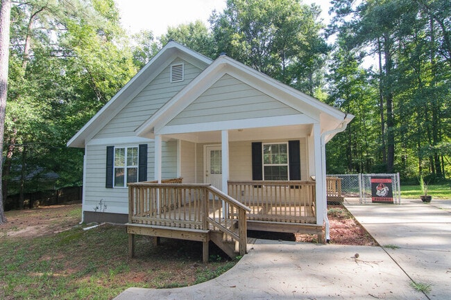 Building Photo - 2354 Airport Dr