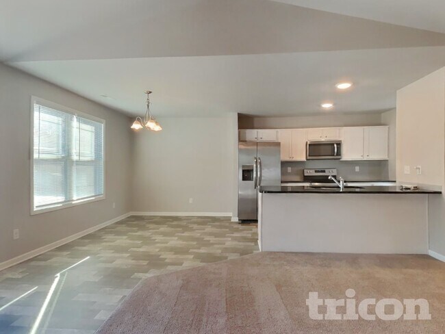 Photo - 205 Tractor Pl