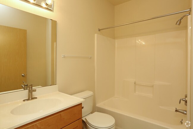 2BR, 2BA - The Lurican