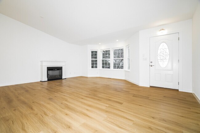 Photo - 3 bed 2 bath Home with Lake Views for Rent