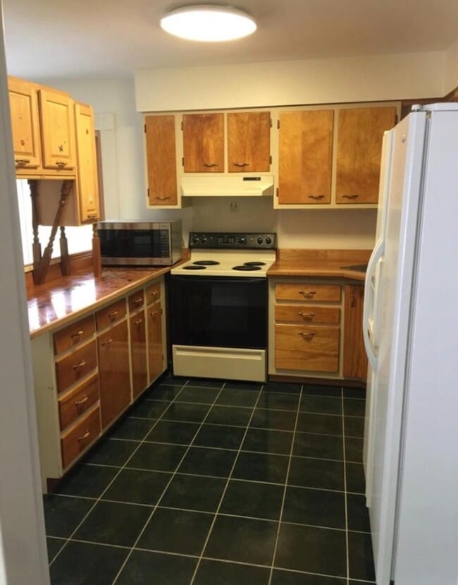 Photo - 3 bedroom 2 bath home! West Lafayette! Ready 8/1/19