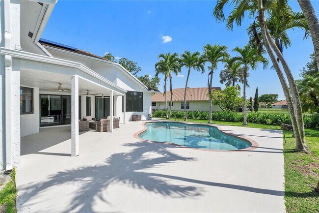 Photo - 410 Sabal Way
