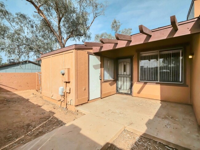 Building Photo - cozy townhome 2 bd 1 bth