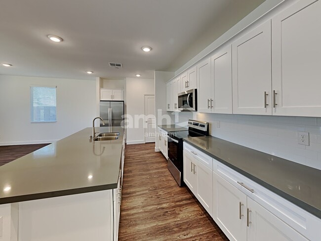 Photo - 3376 Blodwen St