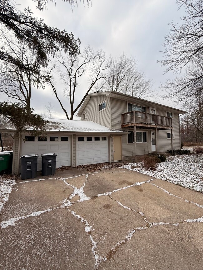 Photo - 310 Poplar St