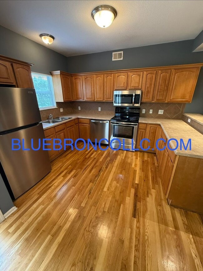 Photo - Spacious unit with Beautiful hardwood floors and nice touches throughout!