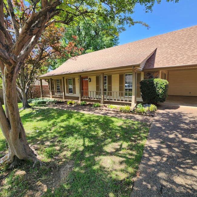 Building Photo - 6076 N Shallowhill Dr