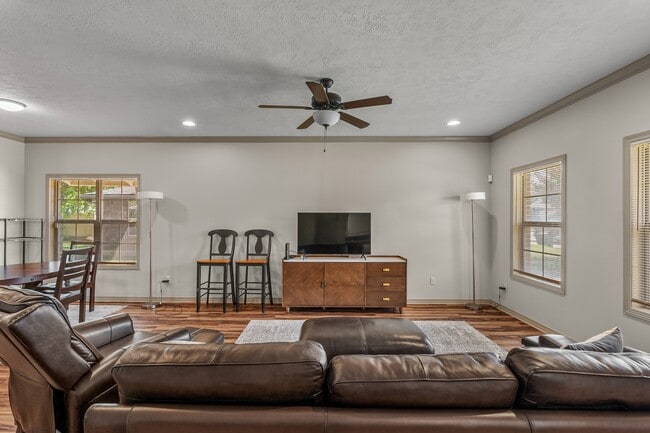 Photo - 403 Holleman Dr