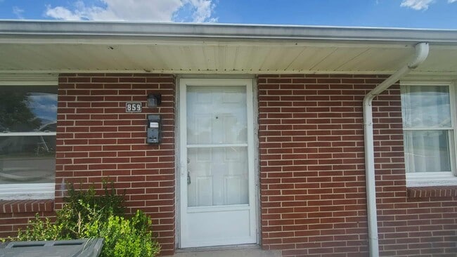 Building Photo - 859 S Cherry St