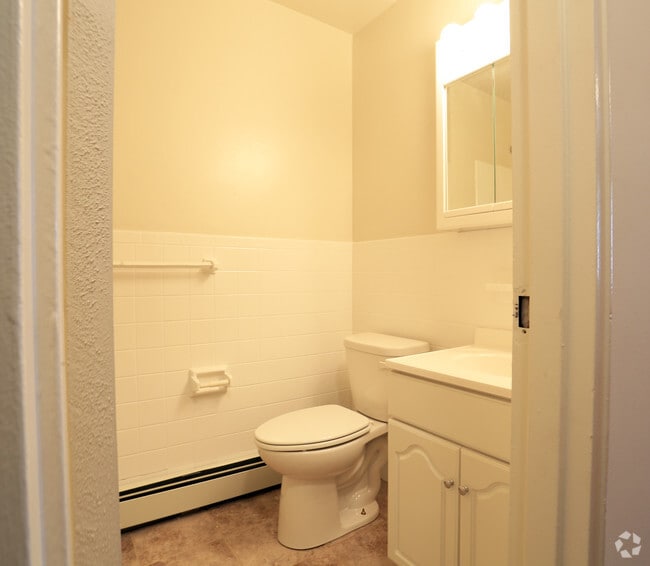 Balmoral Arms Apartments Matawan, NJ