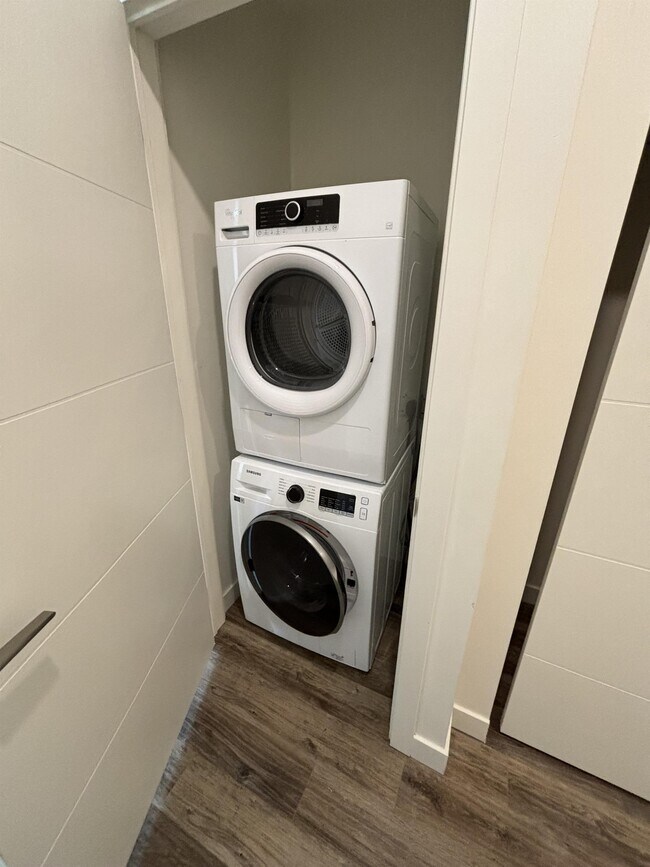 Photo - 5623-5623 Fenwick St Unit Aya203