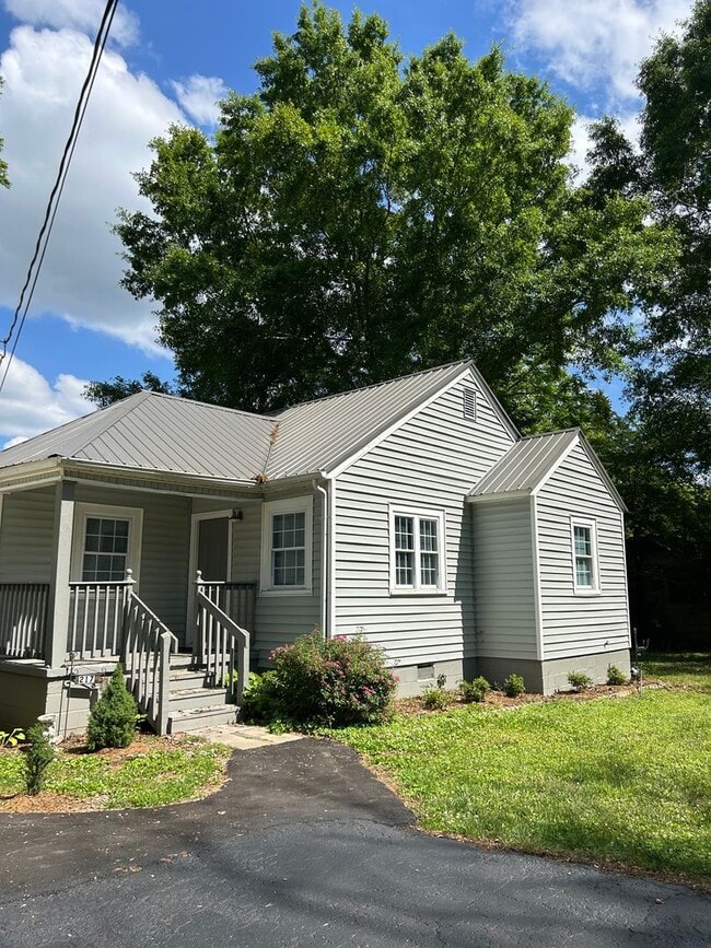 Photo - Adorable Chickamauga House