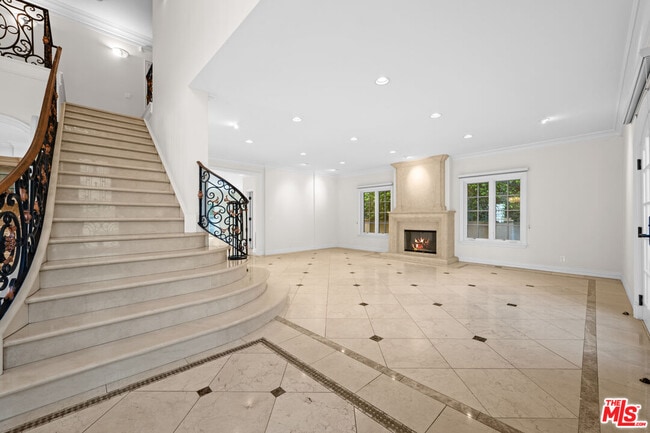204 Foothill Rd