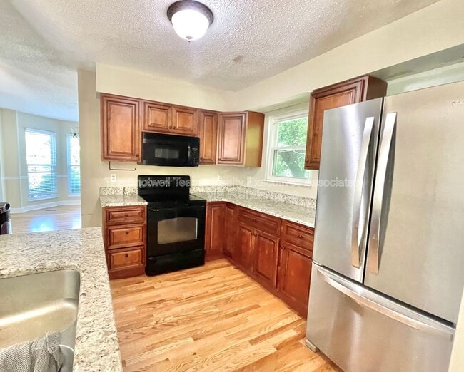 Photo - 1363 Wenlock Rd