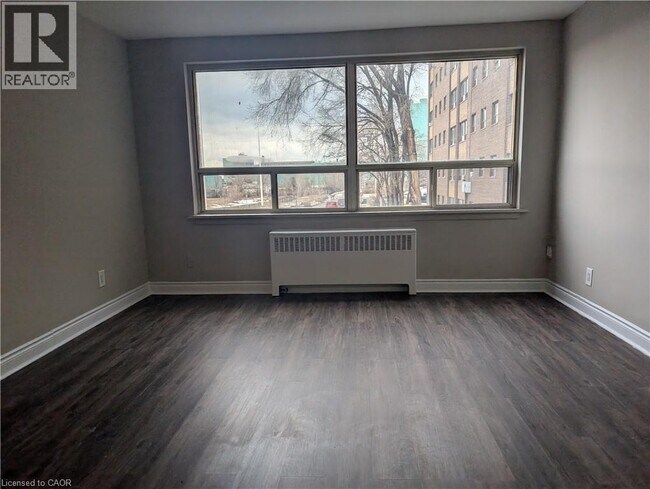 Photo - 468 Ottawa St N Unit 237 C