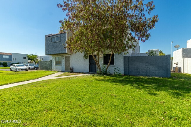 Photo - 4718 W Orangewood Ave