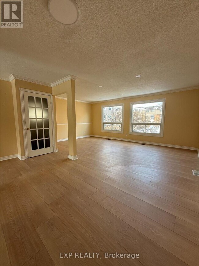 Photo - 2050 Upper Middle Rd