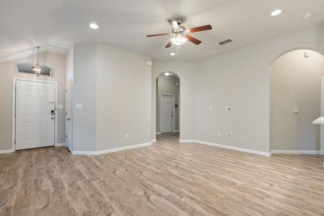 Photo - Beautiful 3 bedroom, 2 bathroom home in Hills of Bear Creek!!!