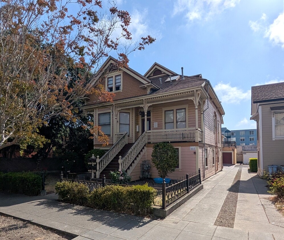 Photo - 2434 Fulton St