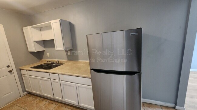 Photo - 248 Rosser St SW