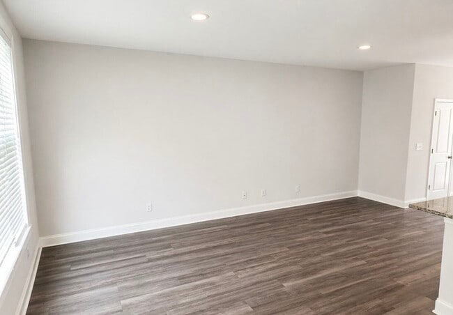 Photo - 373 Oakwood Dr NW