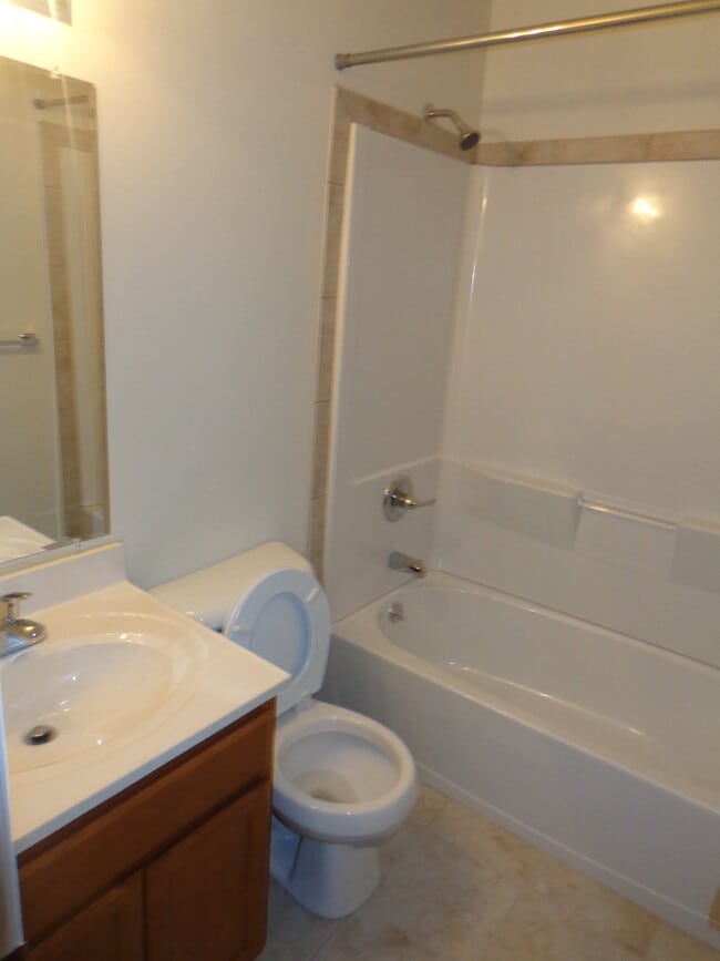 Bath - 325 Olive Ave Unit 325 Olive Ave