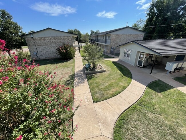 Photo - 1502 NW Kingsbury Ave